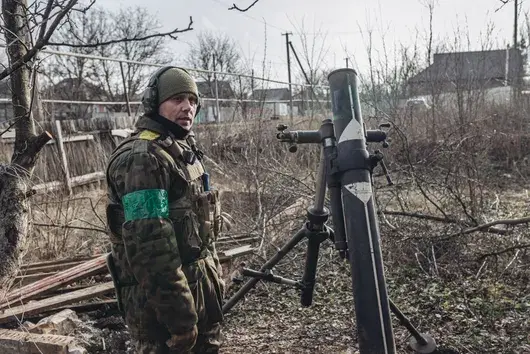Русия се опитва да напредне в Бахмут, но Украйна отблъсква атаките
