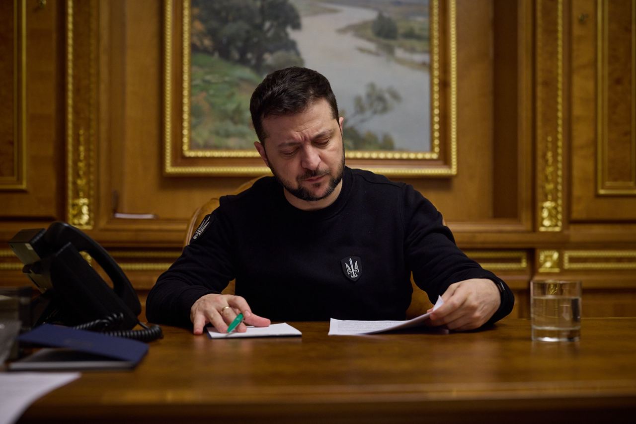 Зеленски обяви големи кадрови промени в ръководство на украинската армия