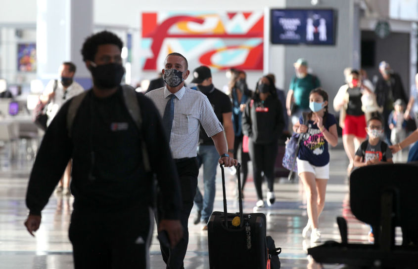 Здравни паспорти и дълго чакане: Готови ли сте да промените навиците си при пътуване със самолет?