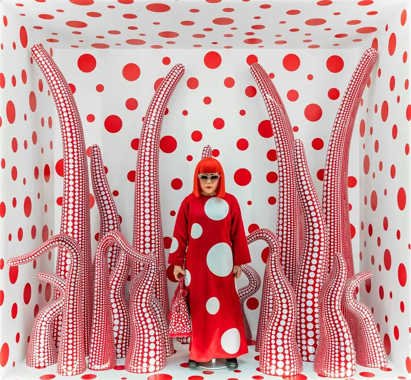  Yayoi Kusama Louis Vuitton - Яйои Кусама, витрина