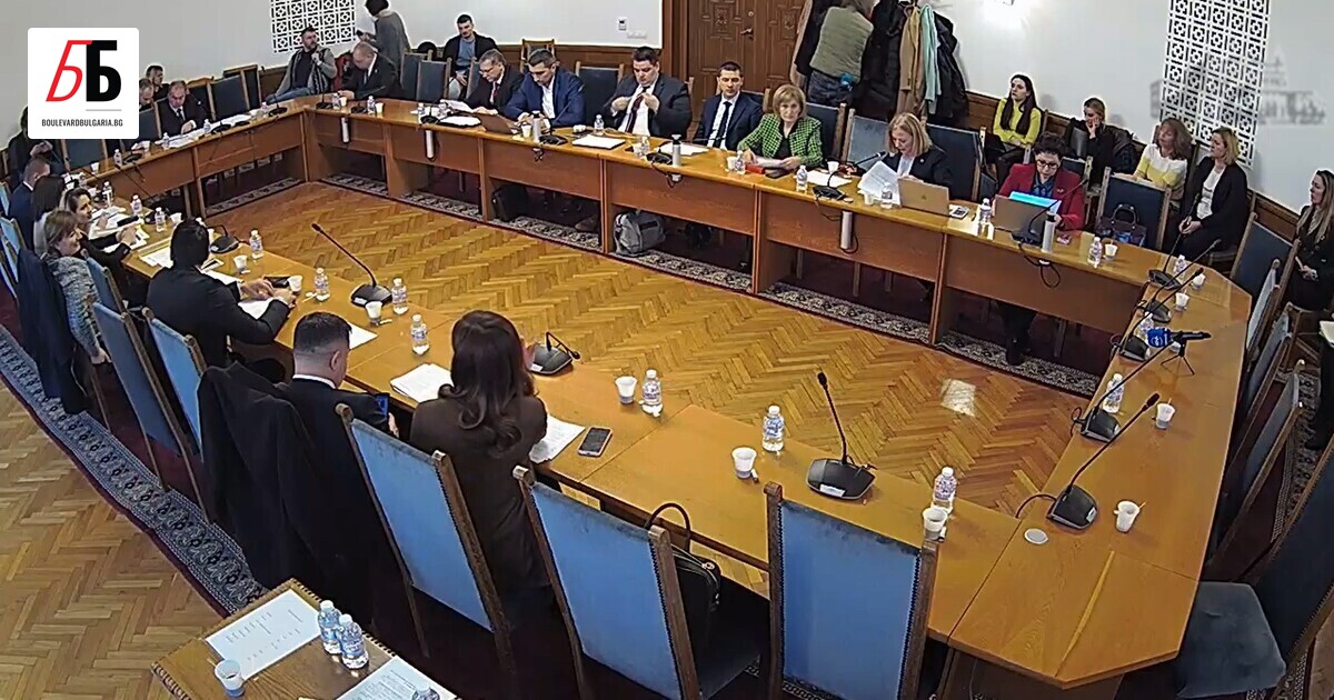 Правната комисия в парламента се събра извънредно, за да продължи
