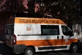 Кола удари трима работници на АПИ
