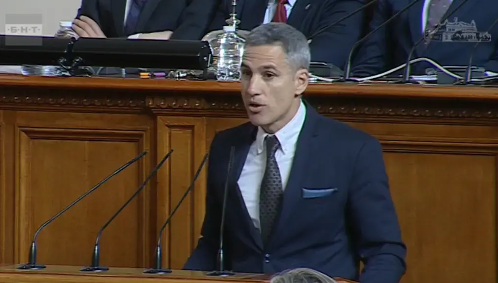 Преговори след ултиматум: Няма да играем играта на ГЕРБ, заяви Андрей Гюров