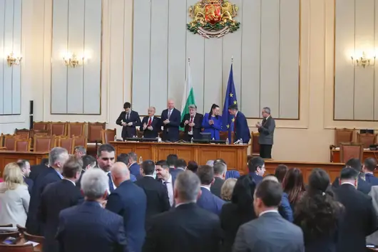 Румен Радев свика 49 Народно събрание на 12 април