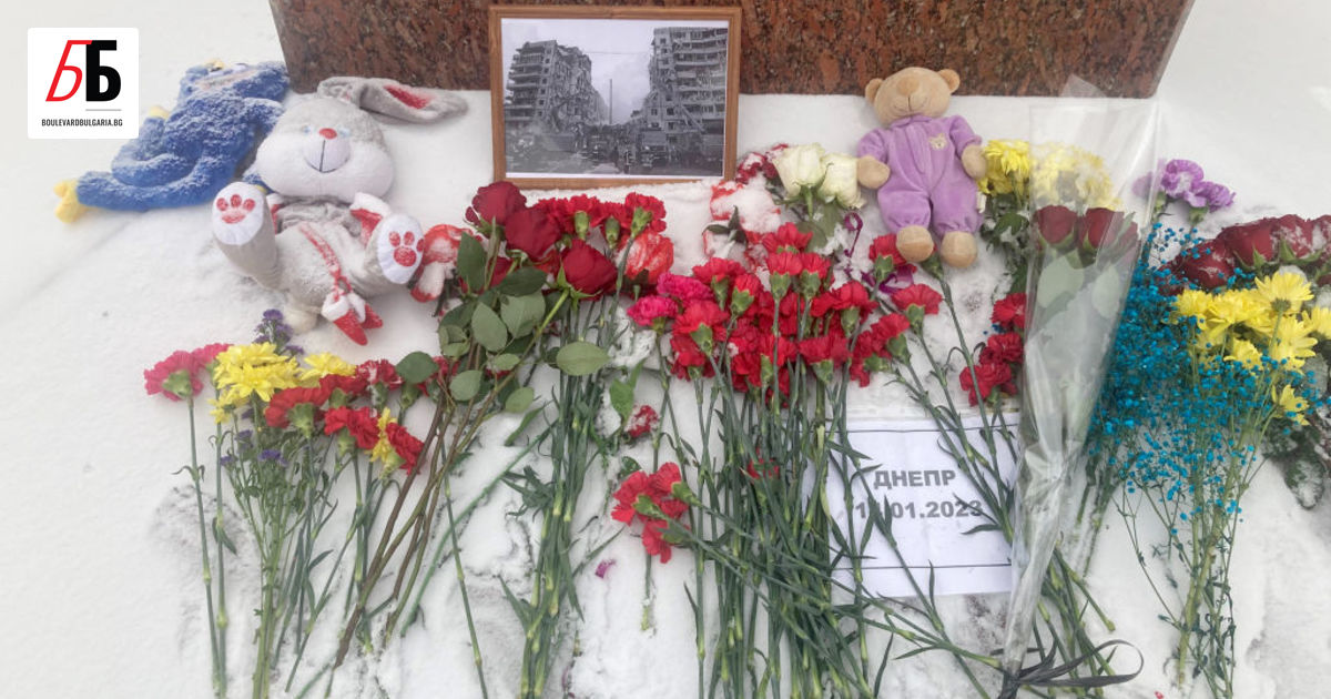 Хора в Русия продължават да почитат паметта на десетките украинци,