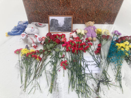 Хора в Русия продължават да почитат паметта на десетките украинци