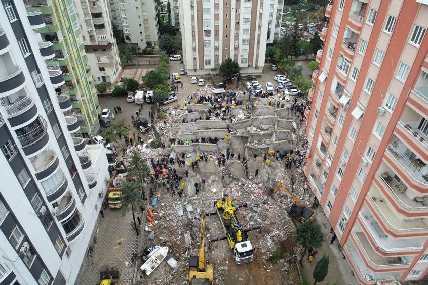 България изпраща спасителни екипи в Турция заради тежките трусове