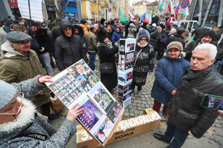 Волгин, Сидеров и "Русофилите" на Малинов си искат обратно руския "Първи канал" на протест