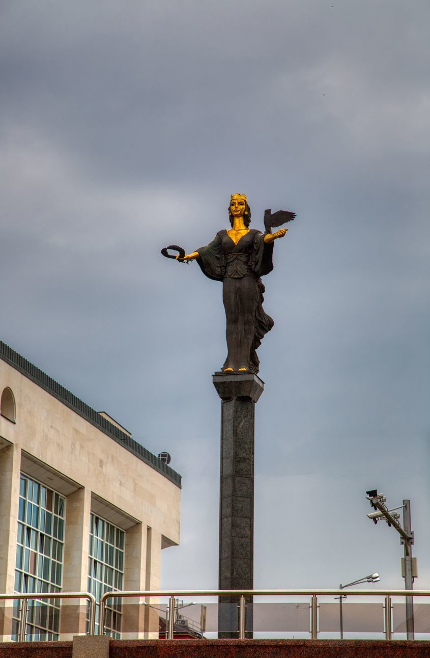 Статуя на София