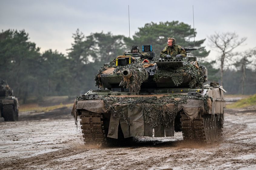 Първите танкове за Украйна пристигат след три или четири месеца