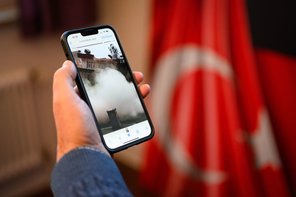 Турция блокира достъпа до Twitter и арестува хора заради критика към властта