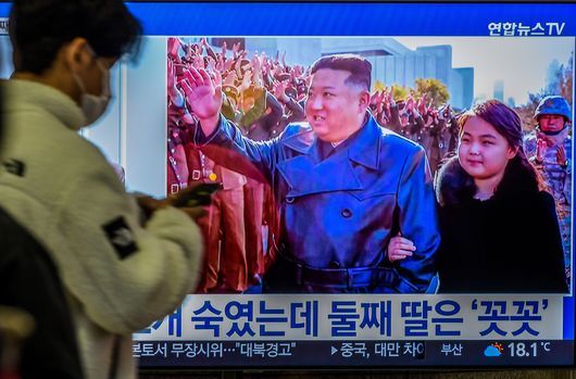 Севернокорейският лидер Ким Чен Ун доведе на пищен банкет във