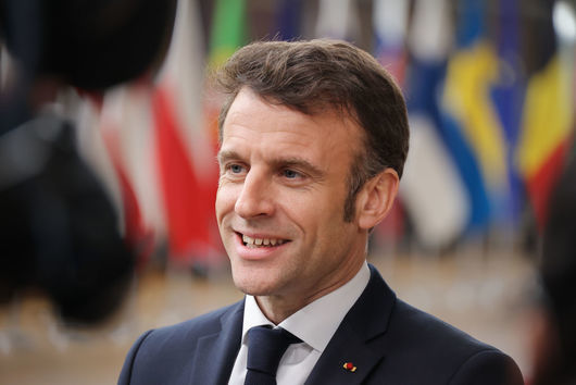 Френският президент Еманюел Макрон не изключва възможността да изпрати изтребители