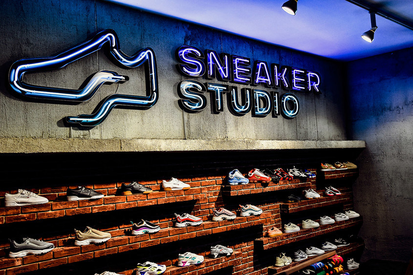 Модната платформа Answear придобива марките Sneakerstudio и PRM
