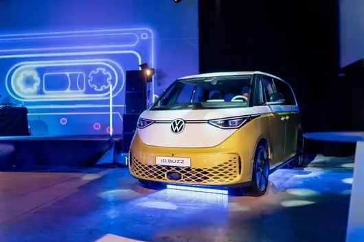 Електрическият бус на Volkswagen ID. Buzz вече е  България