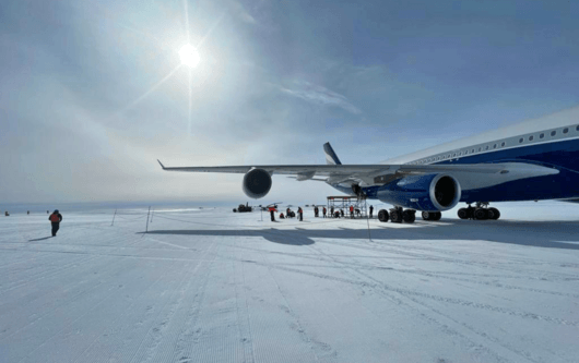 До Антарктида със самолет. Три часа на ледения континент струват 14 500 долара