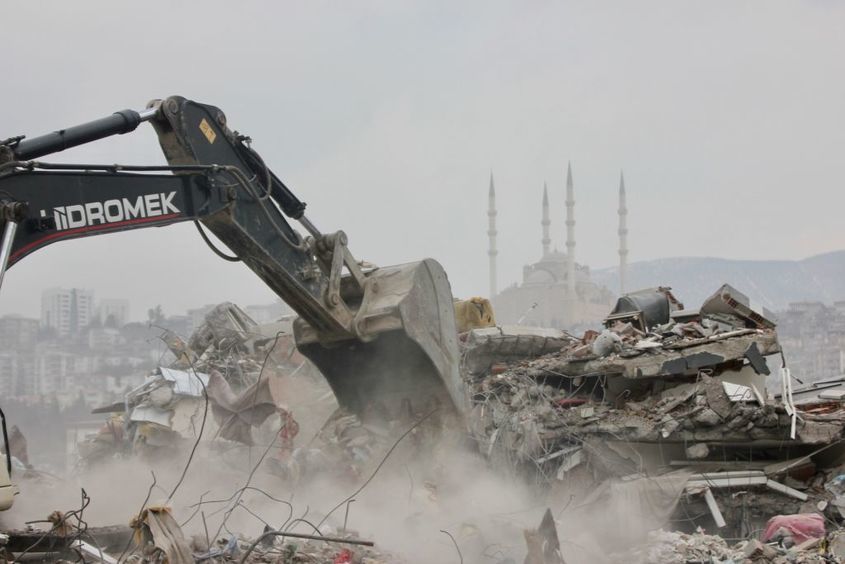 Ново силно земетресение от 6,4 по Рихтер удари Турция