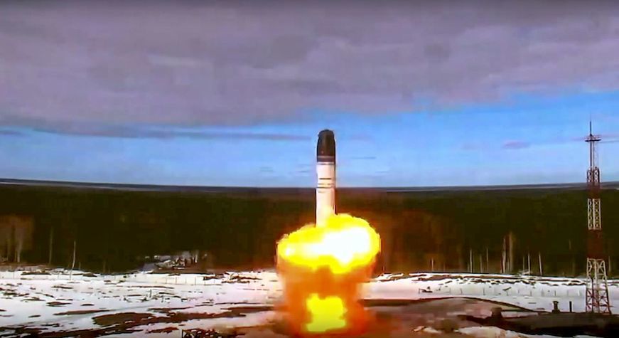 Провал на теста на руската ядрена ракета "Сармат" преди визитата на Байдън в Киев