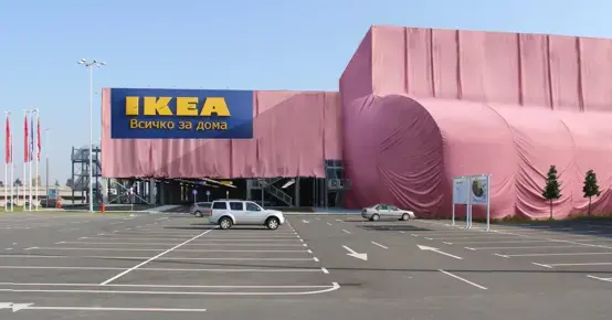 В Деня на розовата фланелка ИКЕА отново застава до децата 