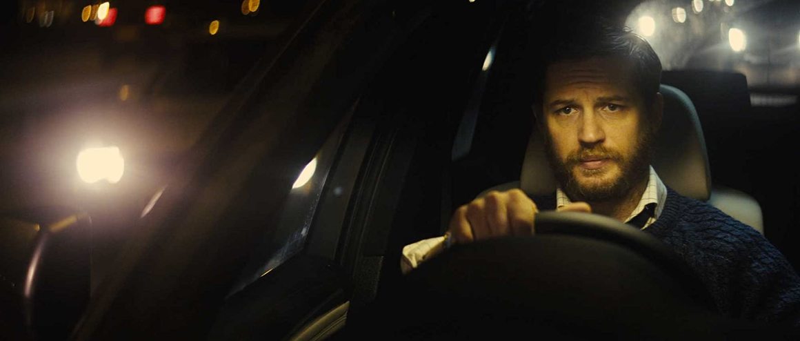 1. Locke
<br><br>
Най-блестящият миг от кариерата на Харди досега - филм, който показва пълния му потенциал като актьор. Роля, в която вместо груб злодей или герой, той може най-после да демонстрира цялата си изтънченост и емоционалност.
<br><br>
Locke е правен изцяло за него - действието в продължение на час и половина се развива в колата му, а единственият персонаж, който виждаме е той. Няма спирки от първата до последната минута.
<br><br>
Иван Лок е отговорен професионалист, който умее да контролира емоциите си, когато има належаща задача пред себе си. Изправен е пред критична ситуация, която заплашва да срути живота му, а единственият инструмент, с който може да си послужи, за да се опита да поправи всичко е телефонът му. Напрегнати разговори, монолози и Том Харди на най-най-високо ниво.