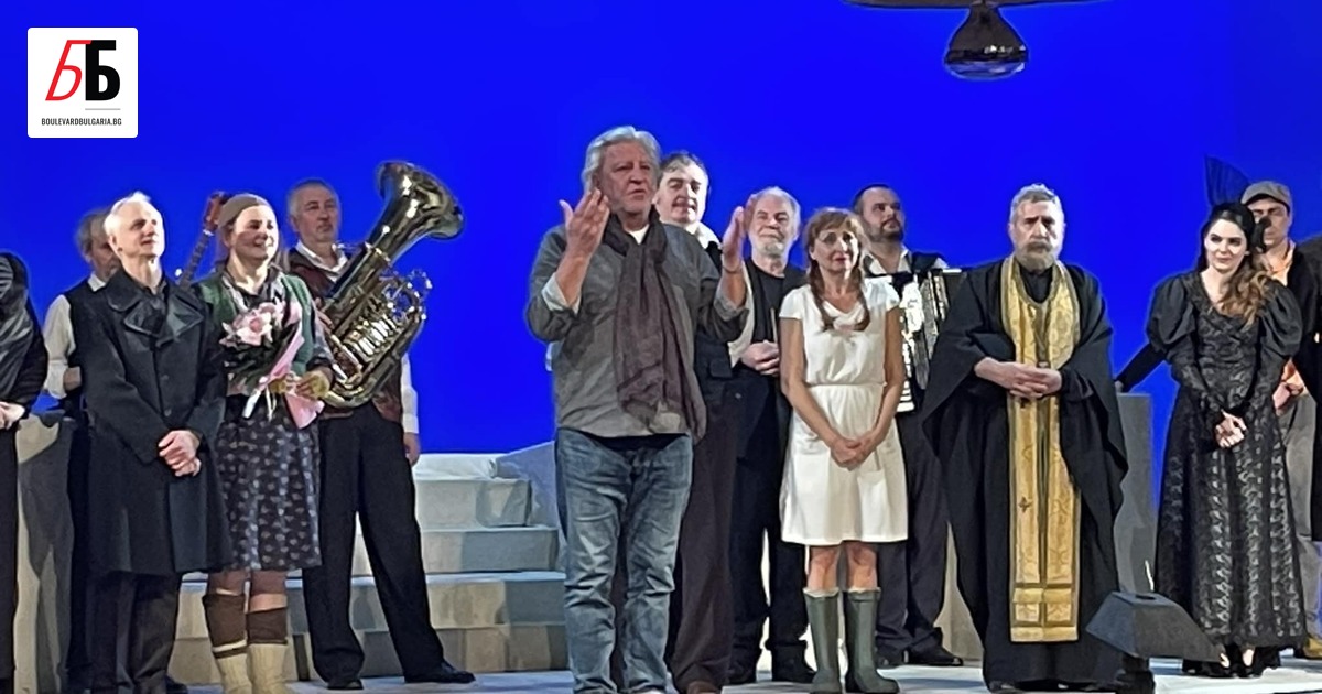 Съпредседателят на Продължаваме промяната (ПП) Кирил Петков изглежда е заел