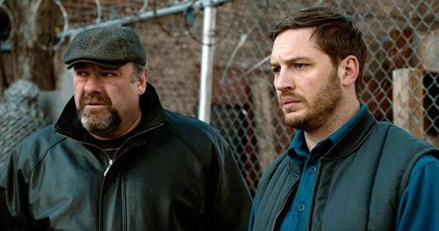 3. The Drop
<br><br>
От всички главни роли, които Харди е изиграл, тази е може би най-симпатична и героична. Тук той е приятен, нормален човек на име Боб, който работи в бара на братовчед си Марв.
<br><br>
Мястото се използва за срещи между чеченски гангстери, като там те разпределят незаконните си пари.
<br><br>
Боб спасява кутре, изхвърлено в боклука наблизо, без да очаква, че това алтруистично действие ще даде начало на редица драматични и трагични събития.
<br><br>
В The Drop Харди е различен - вместо застрашителния, агресивен персонаж, той е уязвим и добронамерен. Ролята внася разнообразие в актьорската му кариера.