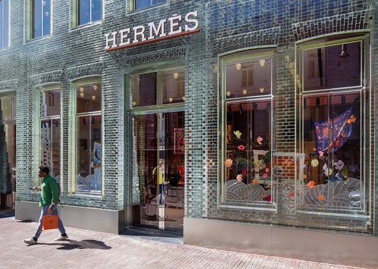 Компанията за луксозни стоки Hermès обяви че всеки от нейните