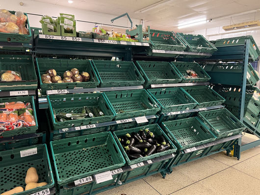Недостиг на плодове и зеленчуци в британските магазини след серия от проблеми