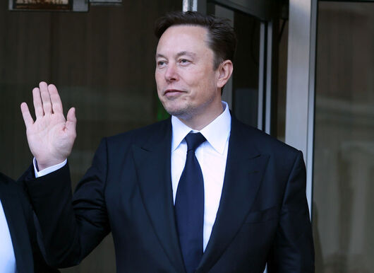 Акционерите в Tesla одобриха рекорден пакет възнаграждения за изпълнителния директор