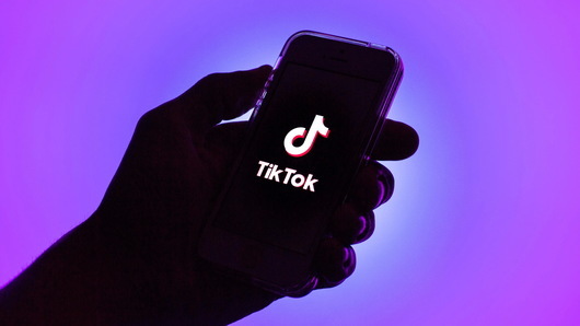 TikTok ще наложи всекидневен лимит до 1 час екранно време