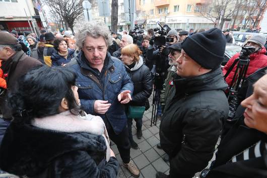 Камен Донев, Иван Бърнев, Валери Йорданов и още актьори на протест срещу директора на Народния театър
