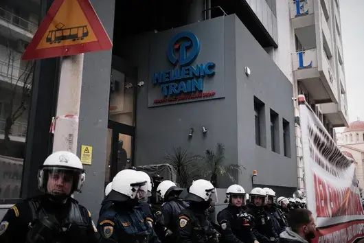 Втори ден без влакове в Гърция и нови протести заради жп катастрофата