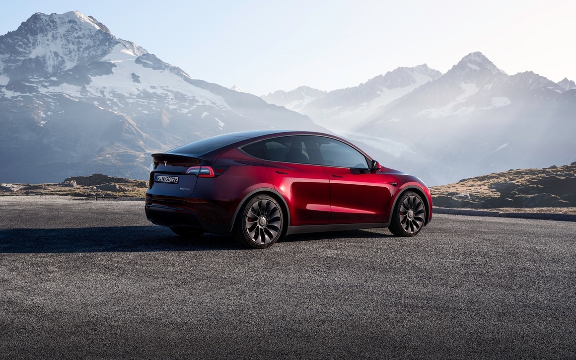 Tesla пак изтегля коли от пазара – този път заради разхлабен болт