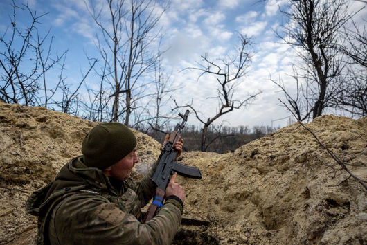 Украинските сили в Бахмут са обсадени от три страни от
