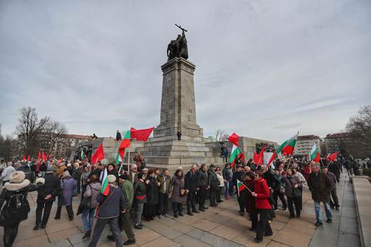 Протестът на БСП и русофилски сили за Паметника на съветската армия в снимки 