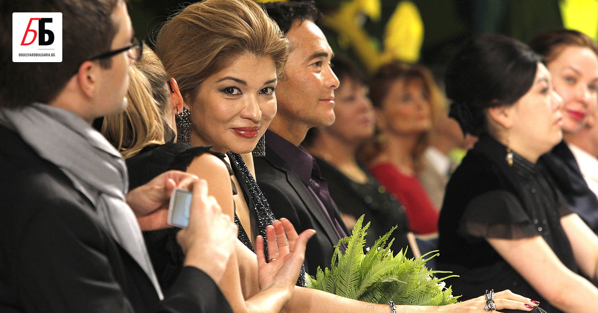 Тя дълго време има статут на знаменитост в страната си.