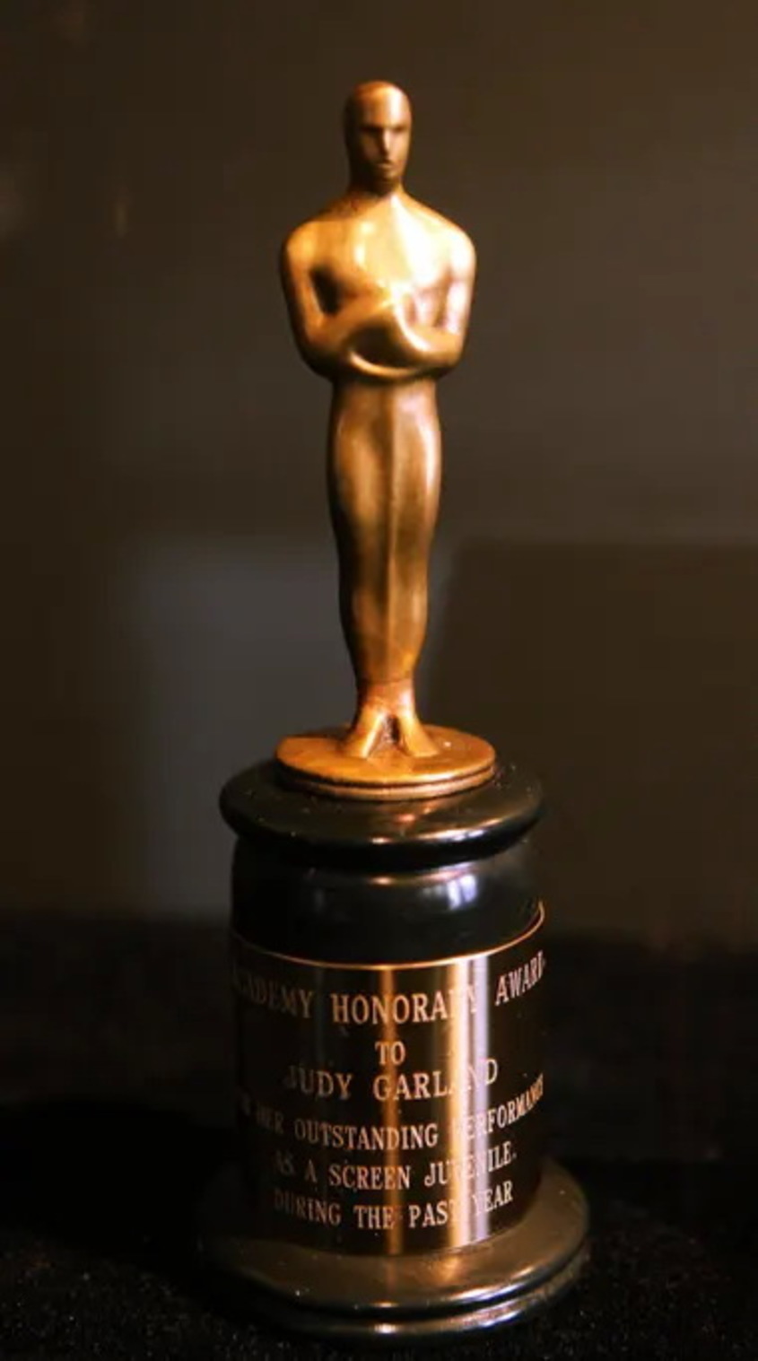 ,,юношески Оскар" на Джуди Гарланд от 1940 г. за „Магьосникът от Оз“