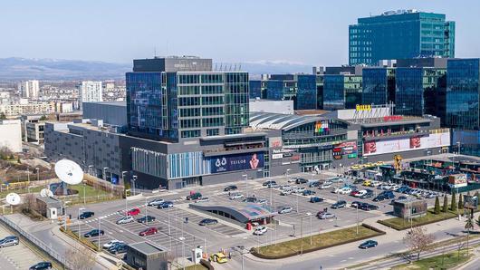 Бившата централа на Piraeus Bank България в София смени собствеността