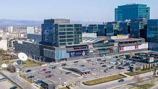 Братът на Весела Лечева купи бившата централа на Piraeus Bank за своя MVF Holding