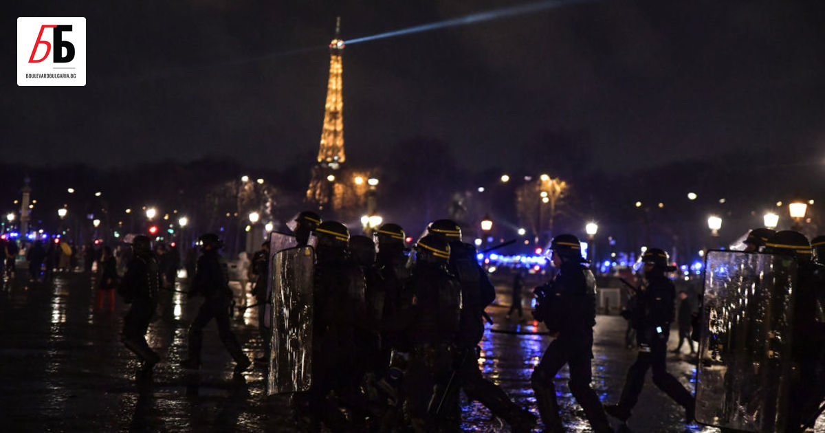 Протести избухнаха отново в центъра на Париж в петък заради