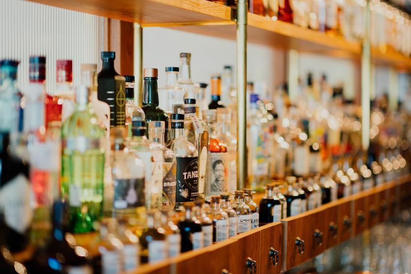 Гърция разкри схема за внос на нелегален алкохол от България