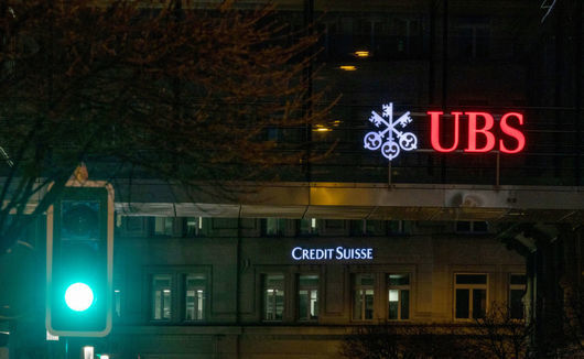 UBS Group се съгласи да купи Credit Suisse Group пише