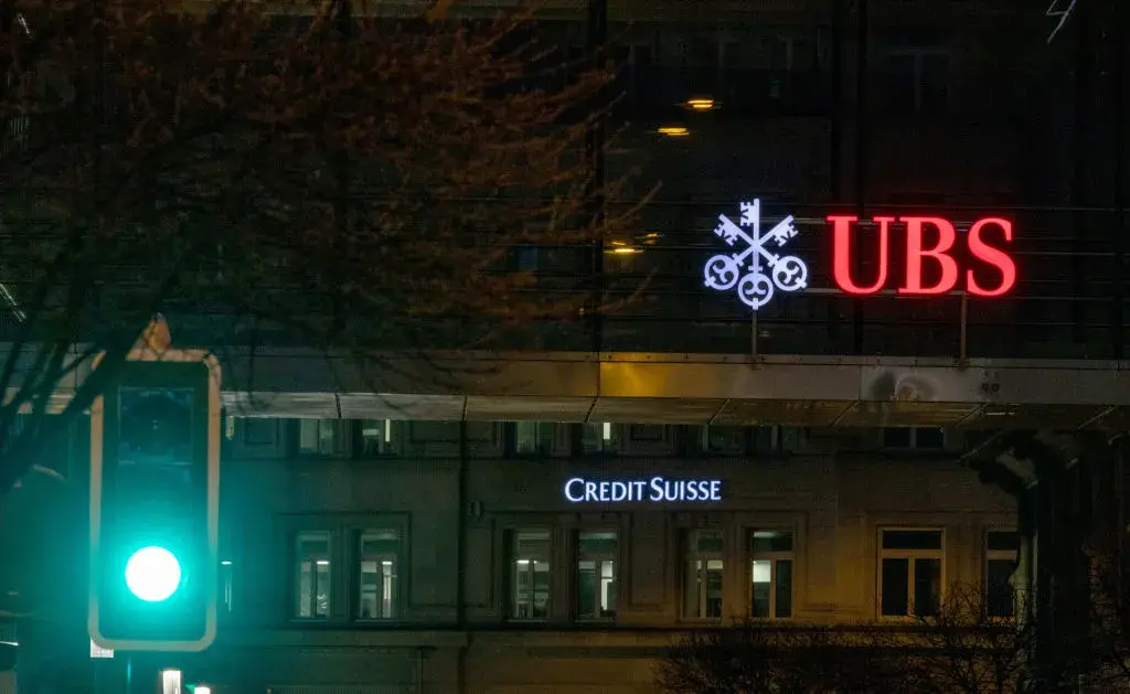 UBS поглъща изцяло швейцарската Credit Suissе и съкращава хиляди работни места