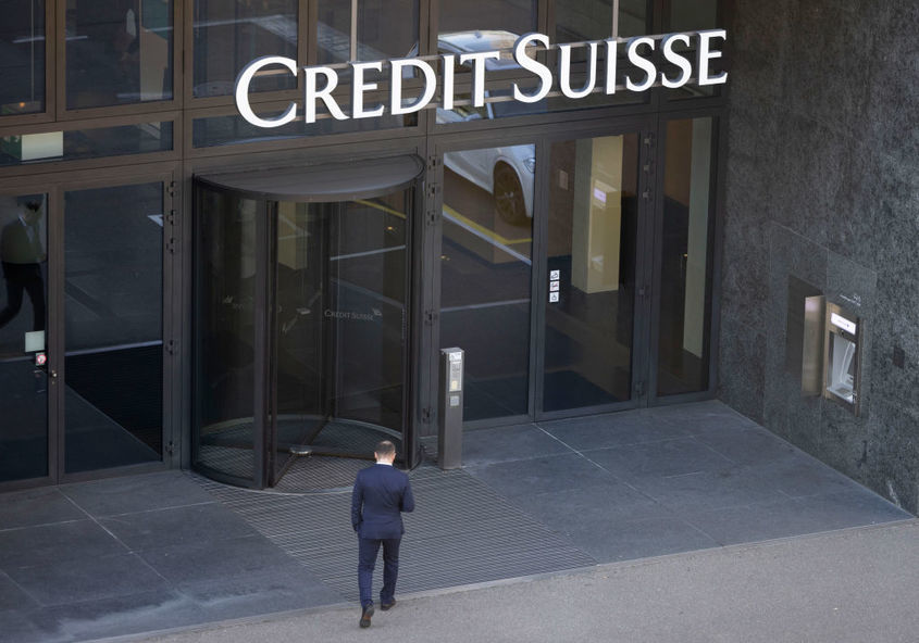 Големите губещи от "брака по сметка" между UBS и Credit Suisse