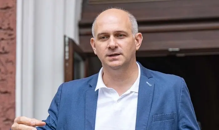 Lex: Директорът на Народния театър съди Камен Донев за обида