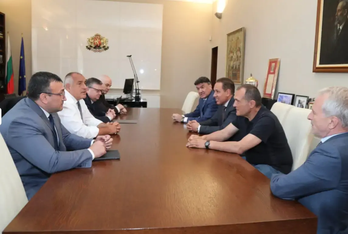 Георги Кадиев: Чрез компроматите Божков търси сделка с властта