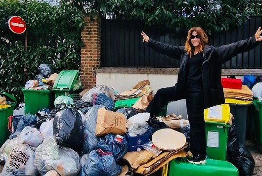 Карла Бруни си навлече гнева на стачкуващите французи с подигравки в Instagram 