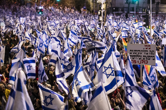 „Няма да съдействам“: Хора на Нетаняху искат замразяване на спорната съдебна реформа