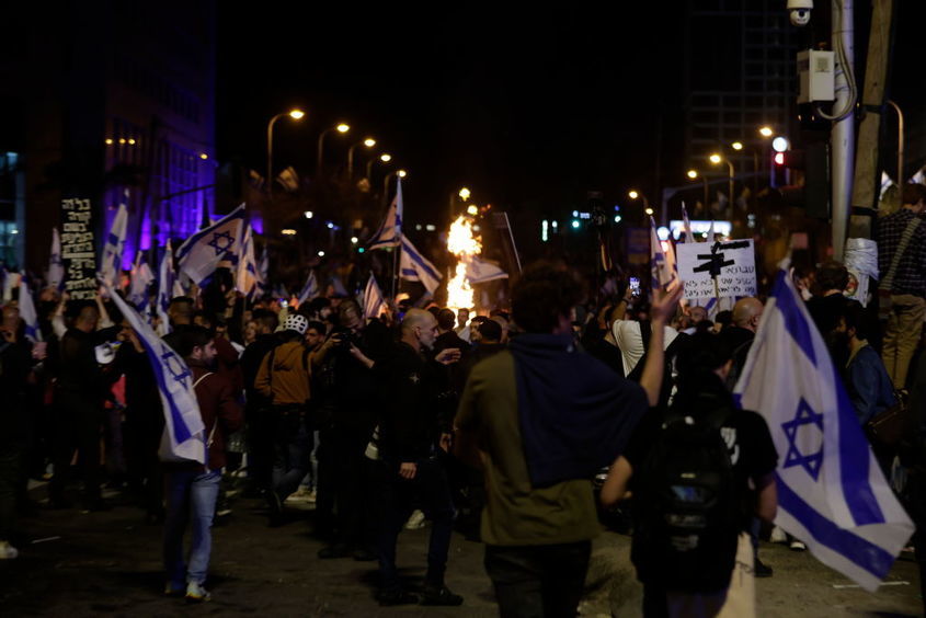 Нетаняху отложи съдебната реформа, но протестите в Израел не стихват