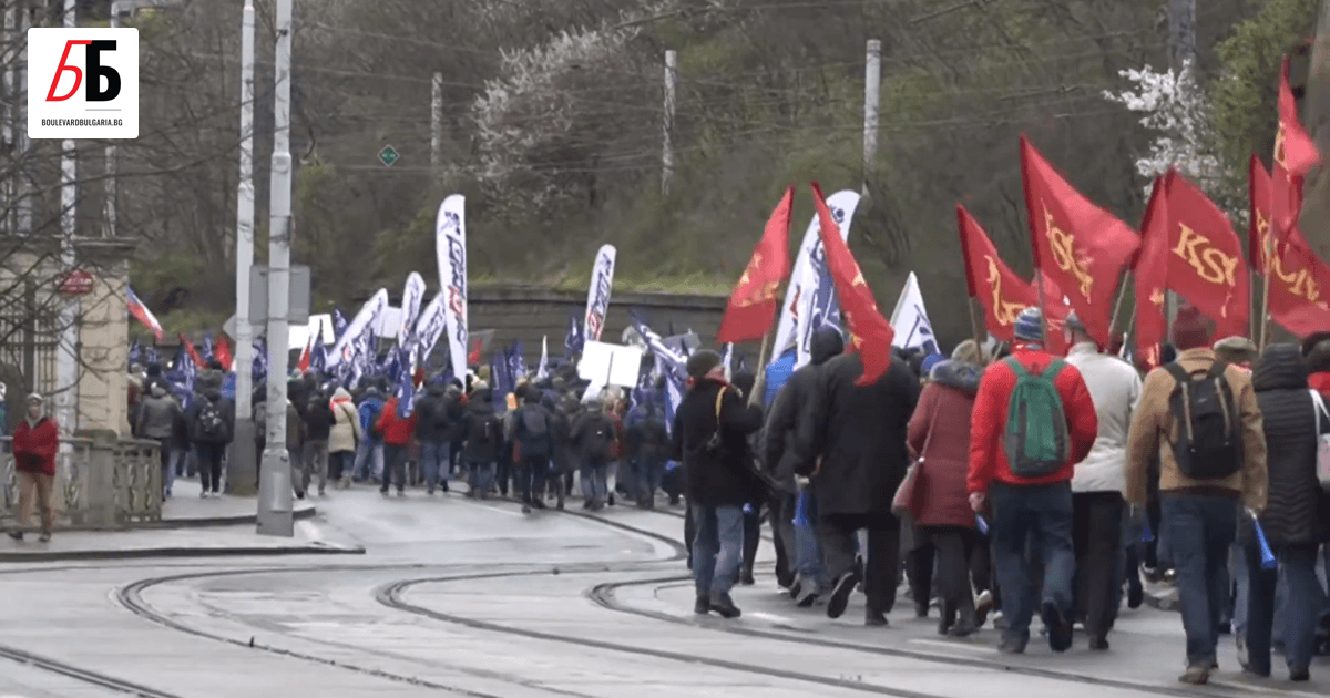 Близо 2000 работници излязоха на протест в Прага, за да